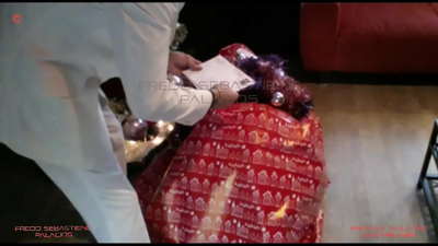 Мамо, получих коледния си подарък космат блондинка майка кучка с голям задник луд за петел